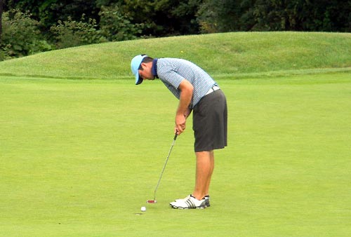 Skirpstas Taps In For Par in the Playoff