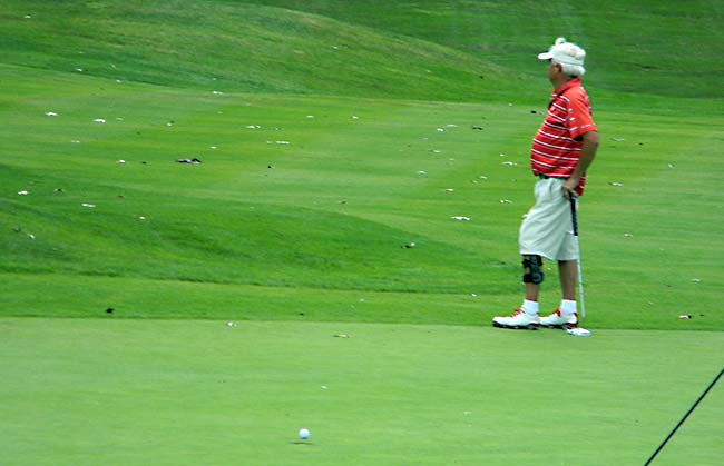 Rob Cummins leaves his final putt just short at the 2016 Senior Summit County Am.