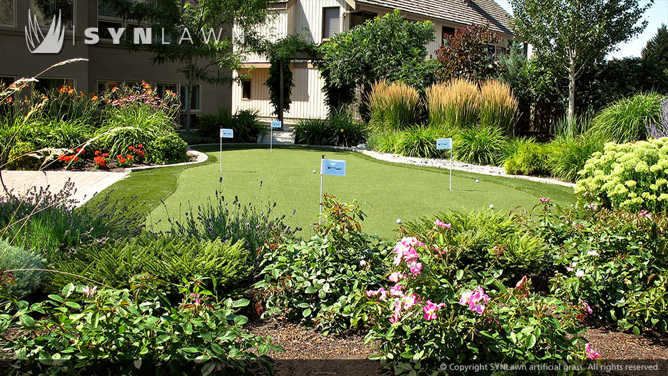 A backyard putting green from SYNLawn of Northeast Ohio