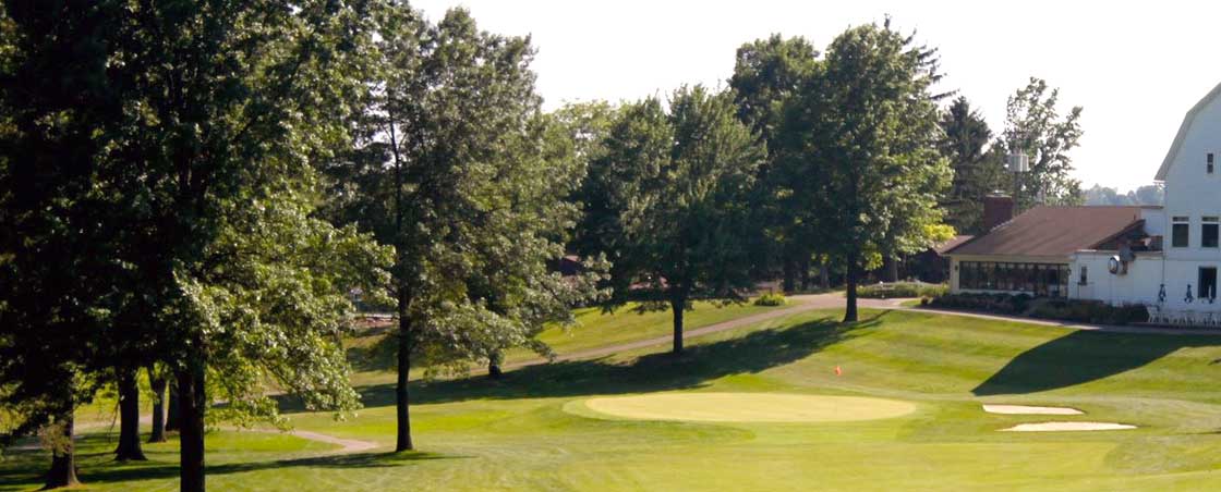 The 18th hole and clubhouse at Rawiga Golf & Swim Club, Seville OH