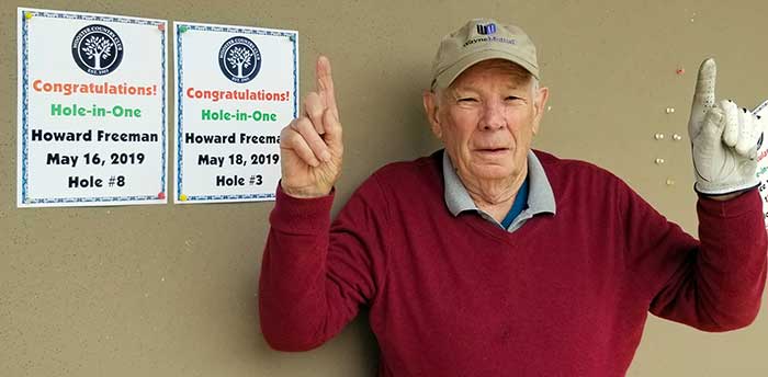 Howard Freeman with the 2-Ace salute!