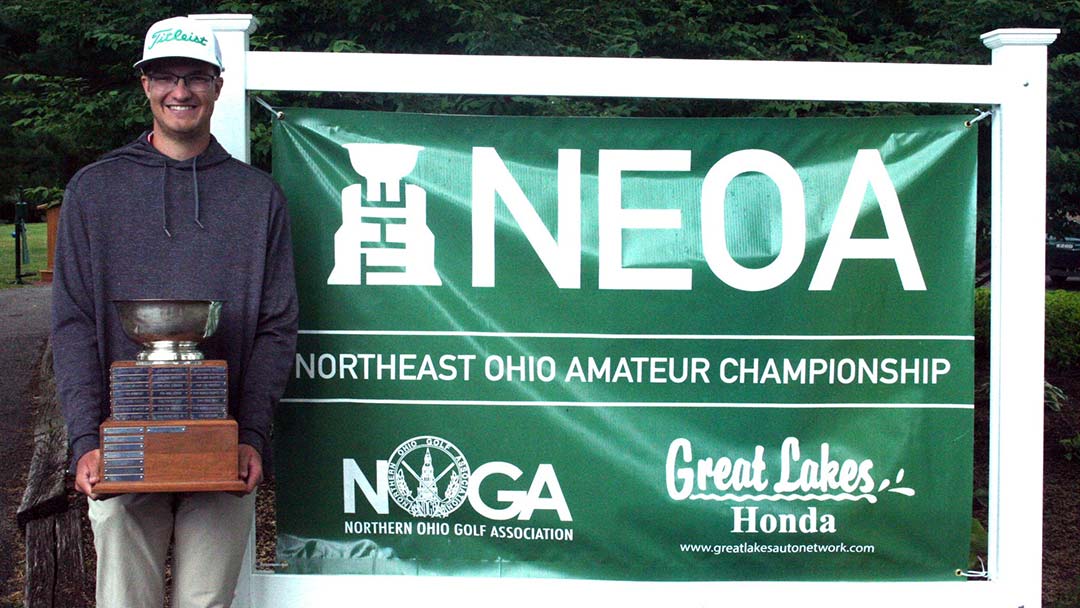 Justin Atkinson with the NEOAm trophy.