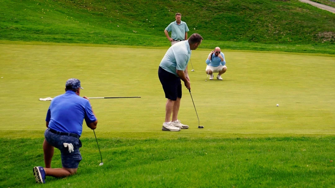 Mike Simpson putts at Boulder Creek, 2024 NOHIO.GOLF 2P Scramble