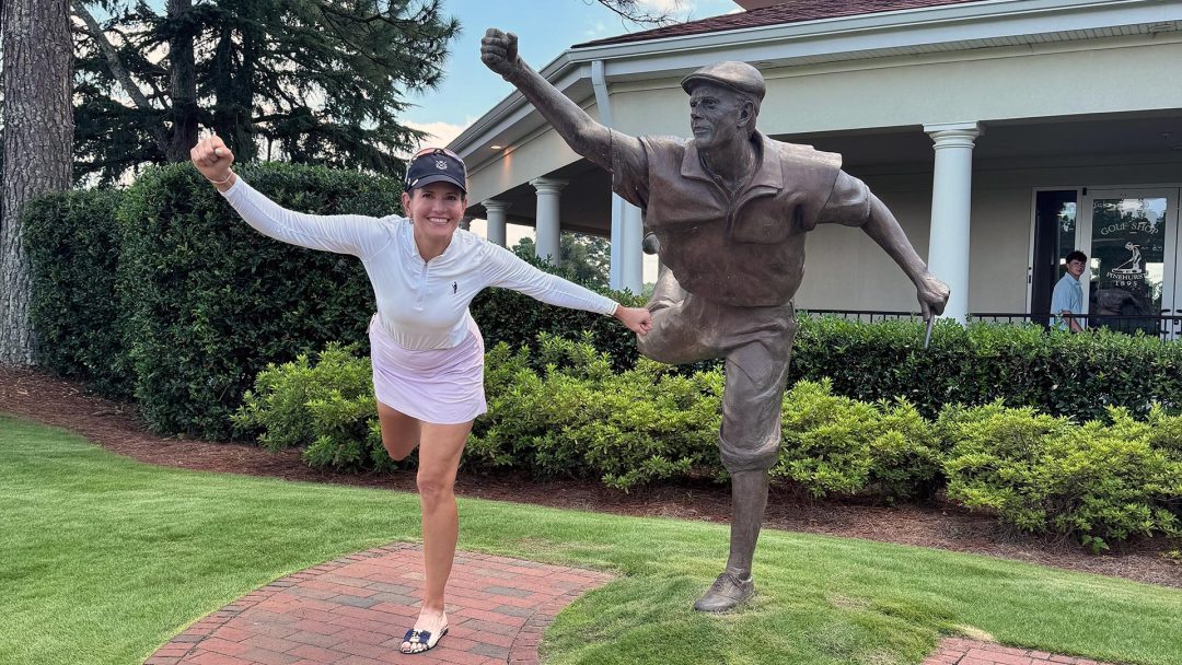 Dawn Swit with Payne Stewart statue at Pinehurst